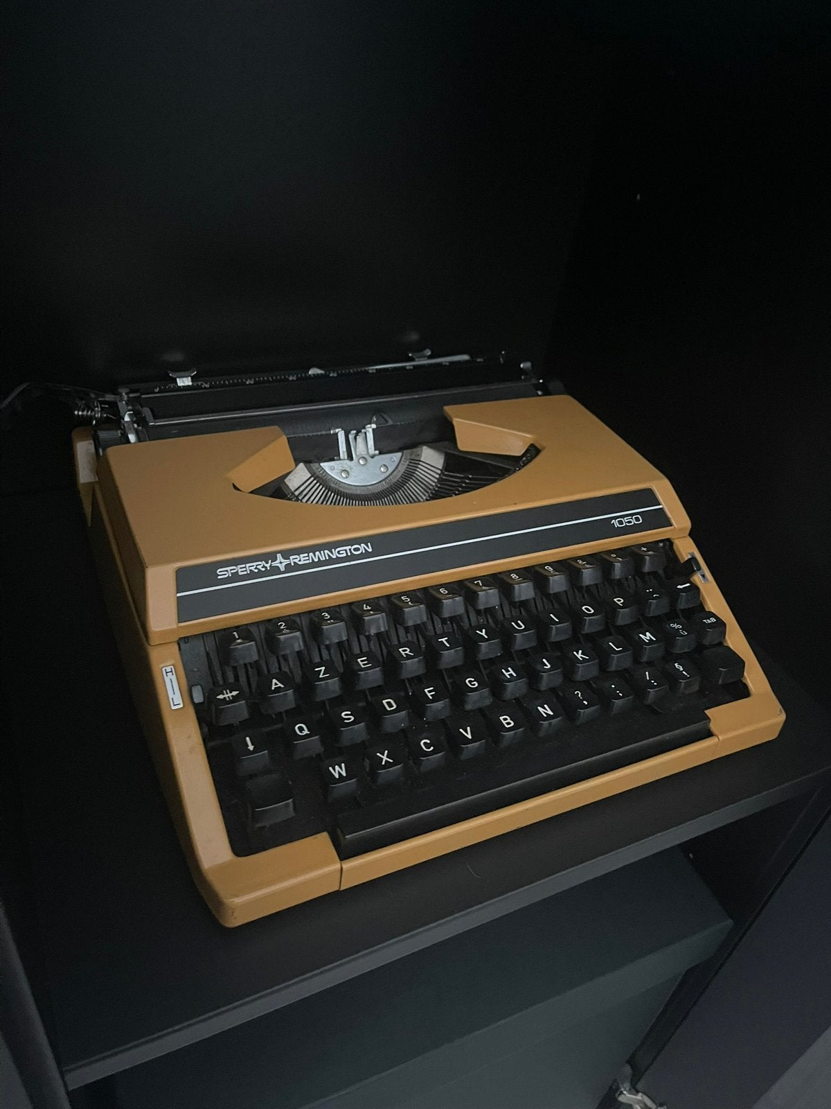 Machine à écrire vintage Sperry Remington 1050 fonctionnelle, Enlèvement ou Envoi, Utilisé
