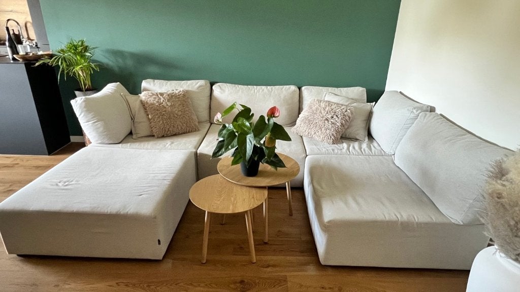 Sklum Fogler hoekbank crème modulair + poef, Huis en Inrichting, Ophalen, Kunststof, Gebruikt, Hoekbank