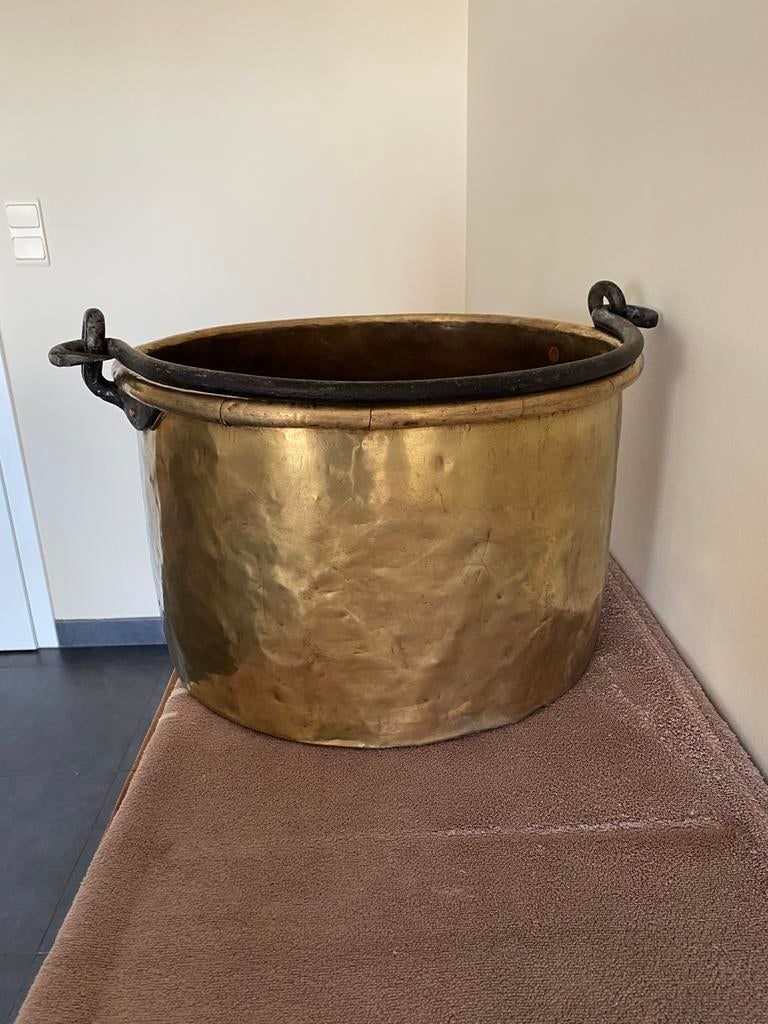 Oude antieke koperen ketel, Enlèvement, Cuivre