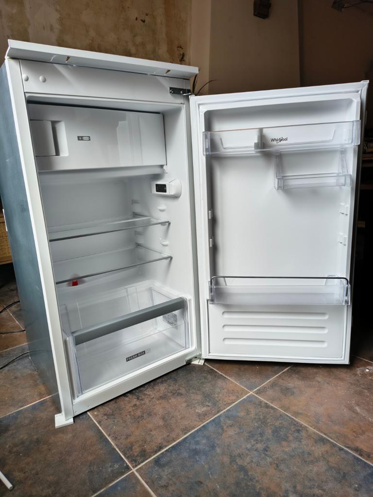 Whirlpool inbouwkoelkast met vriesvak, Elektronische apparatuur, Koelkasten en IJskasten, Ophalen, Met vriesvak