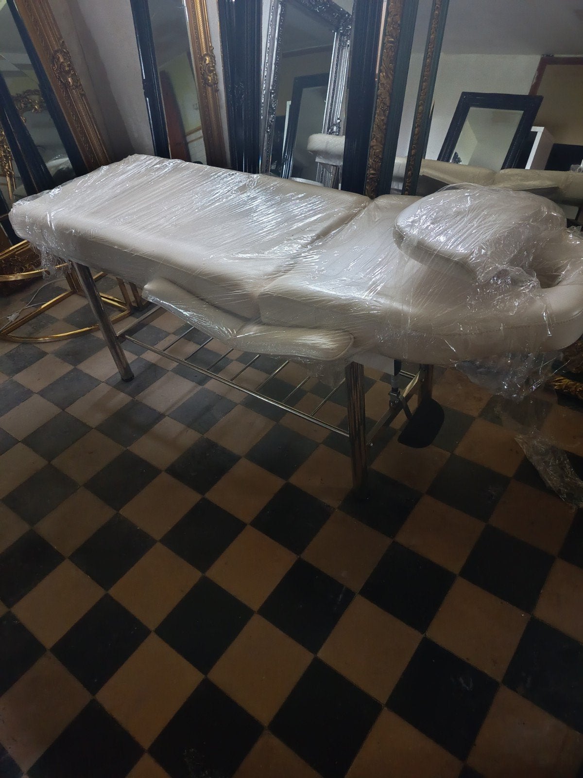 Massagetafel in nieuwstaat, Ophalen, Massagetafel