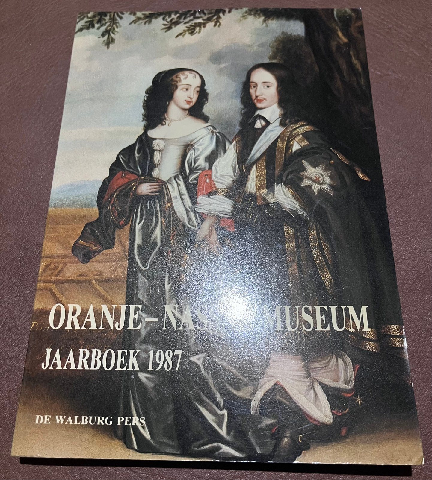 Jaarboek 1987 - Oranje - Nassau museum - De Walburg Pers, Boeken, Ophalen of Verzenden, Gelezen
