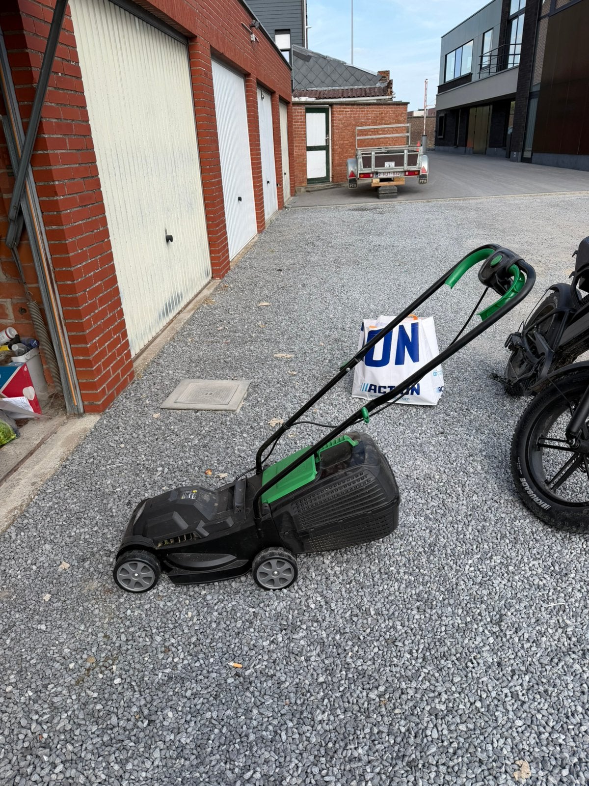 Tondeuse à gazon avec fil, Neuf, Tondeuse rotative, Démarrage électrique, Enlèvement