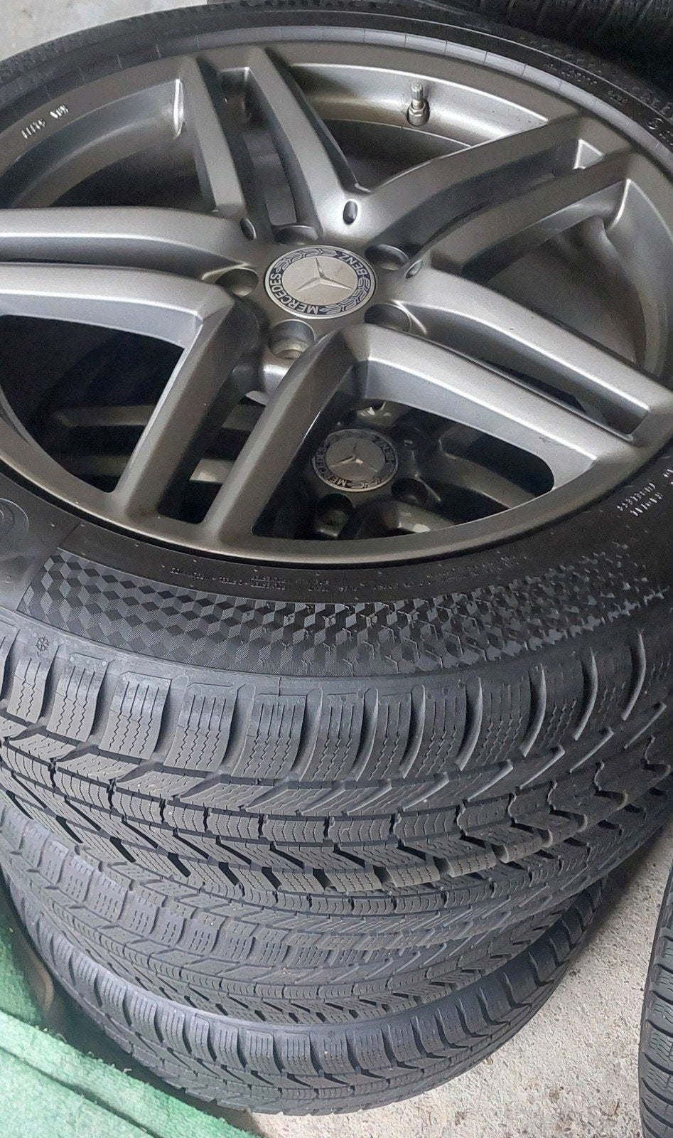Mercedes GLB GLA WHEELS 235 50 19 met winterbanden, Auto-onderdelen, Ophalen, Winterbanden, Band(en)