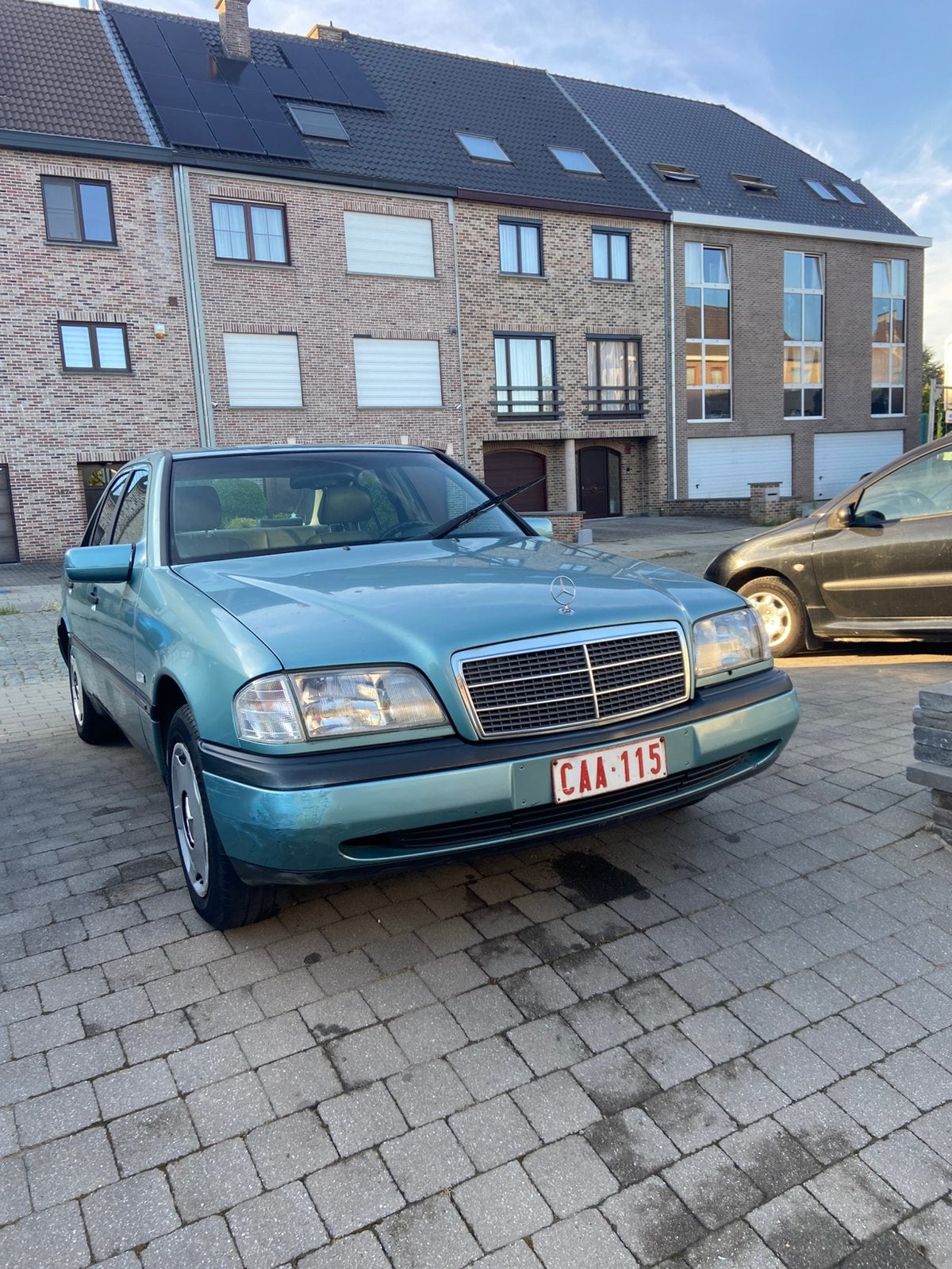 Voiture classique Mercedes C220, Cuir, Achat, 4 portes, Boîte manuelle