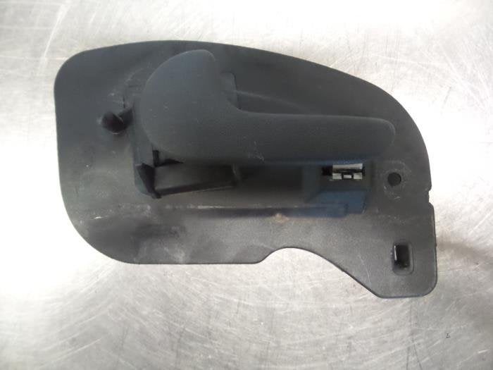 Poignée portière 2portes gauche d'un Opel Corsa (Corsa C 0, -, Opel, Utilisé, -