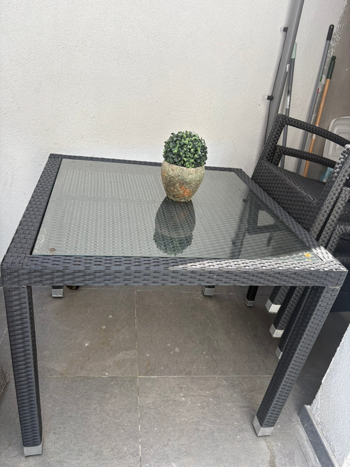 thuin tafel, Ophalen, Zo goed als nieuw