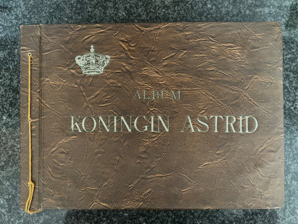 Album Koningin Astrid, Antiek en Kunst, Ophalen of Verzenden