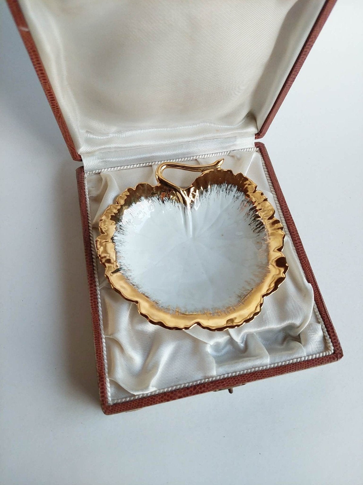 Vintage wit en goud porseleinen boterschaaltje Limoges, Ophalen