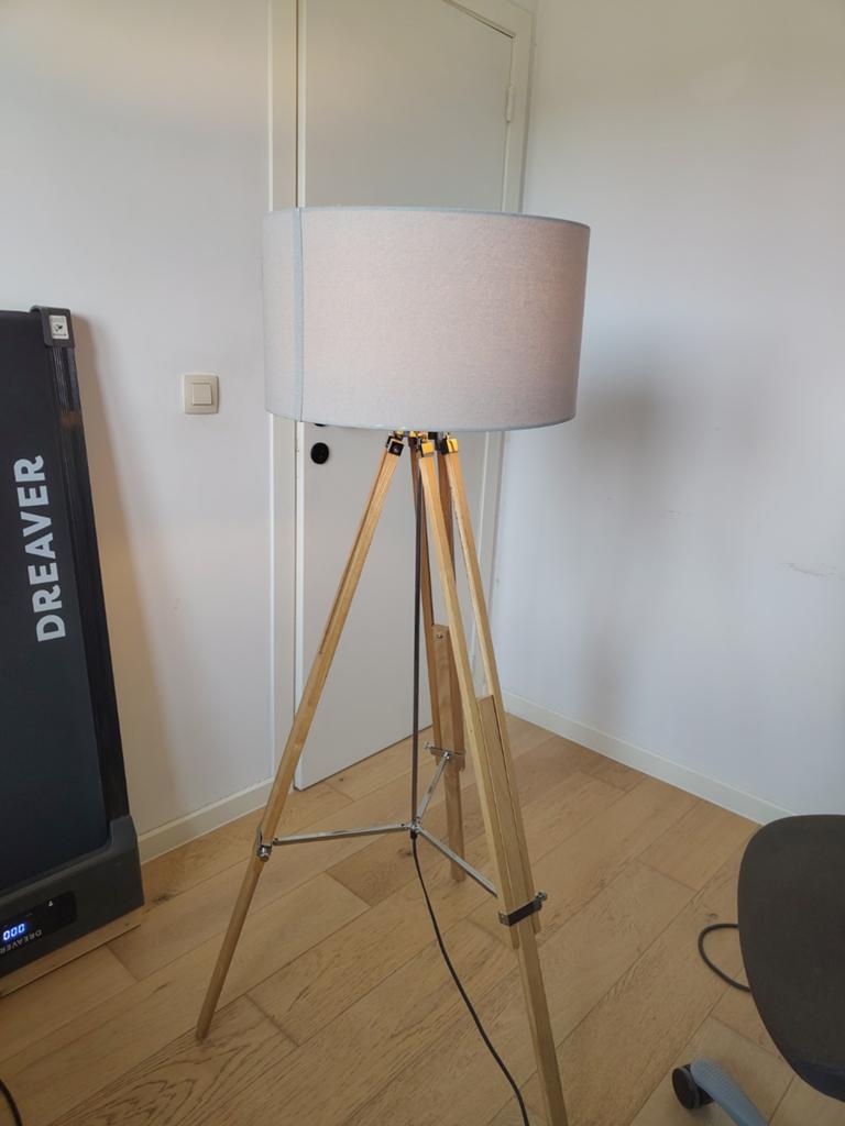 Staanlamp op driepikkel, Ophalen
