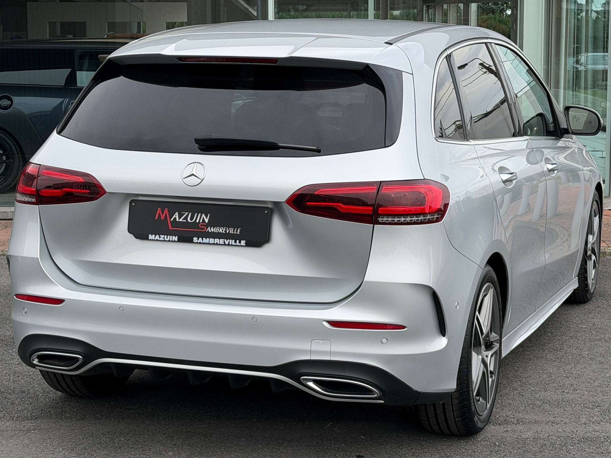 Mercedes-Benz B-Klasse 180 Pack AMG * Boite Auto * MBUX * LE, Auto's, Gebruikt, 4 cilinders, 136 pk, Bedrijf