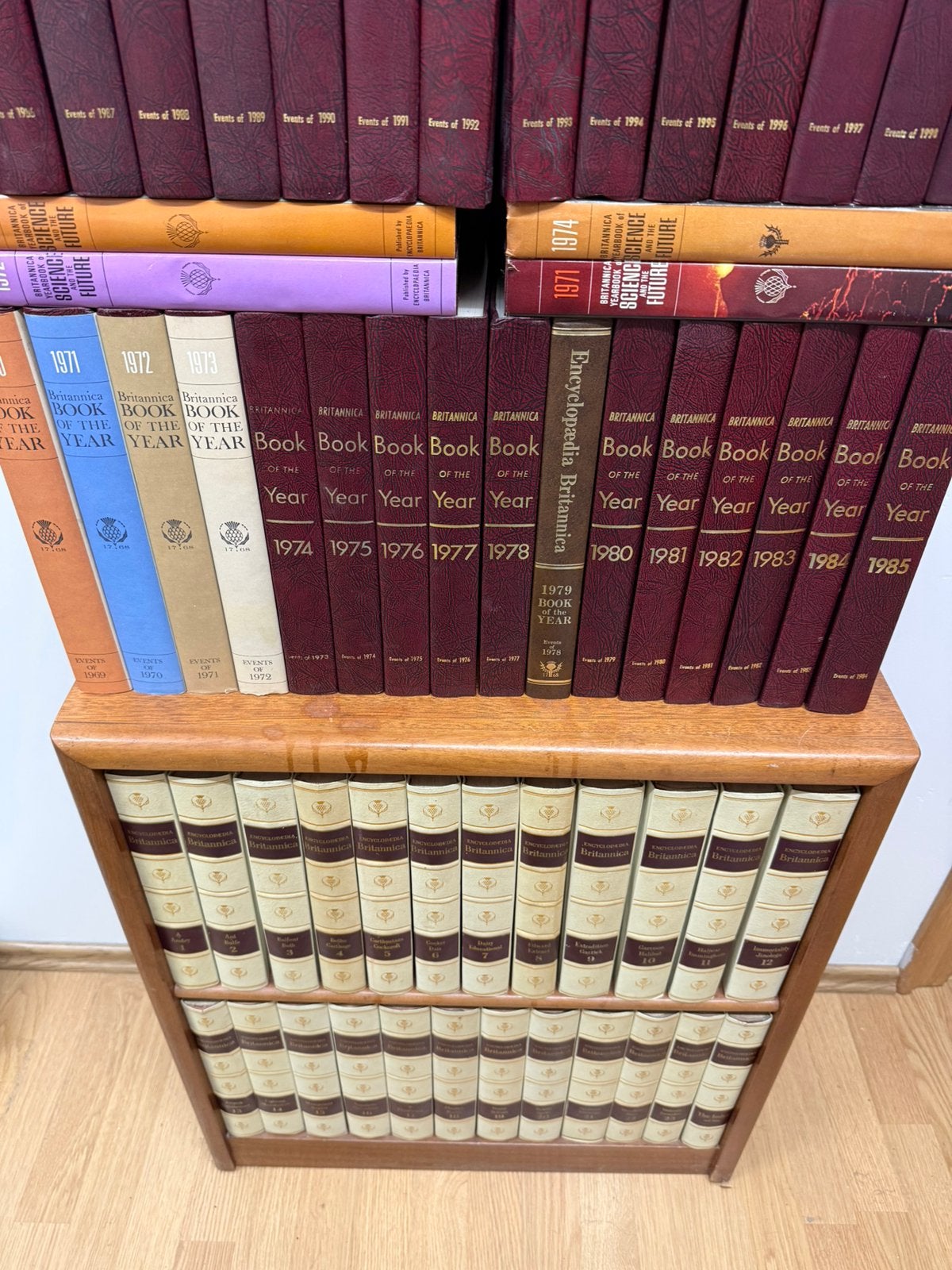Encyclopaedia Britannica 1969 + Book of the Year 1969–2011, Enlèvement, Comme neuf