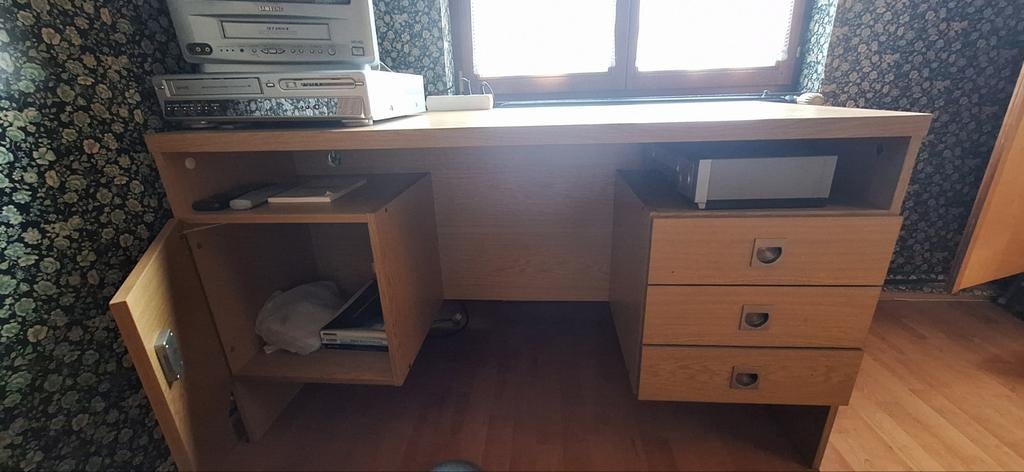 Bureau en schapjeskast, Ophalen