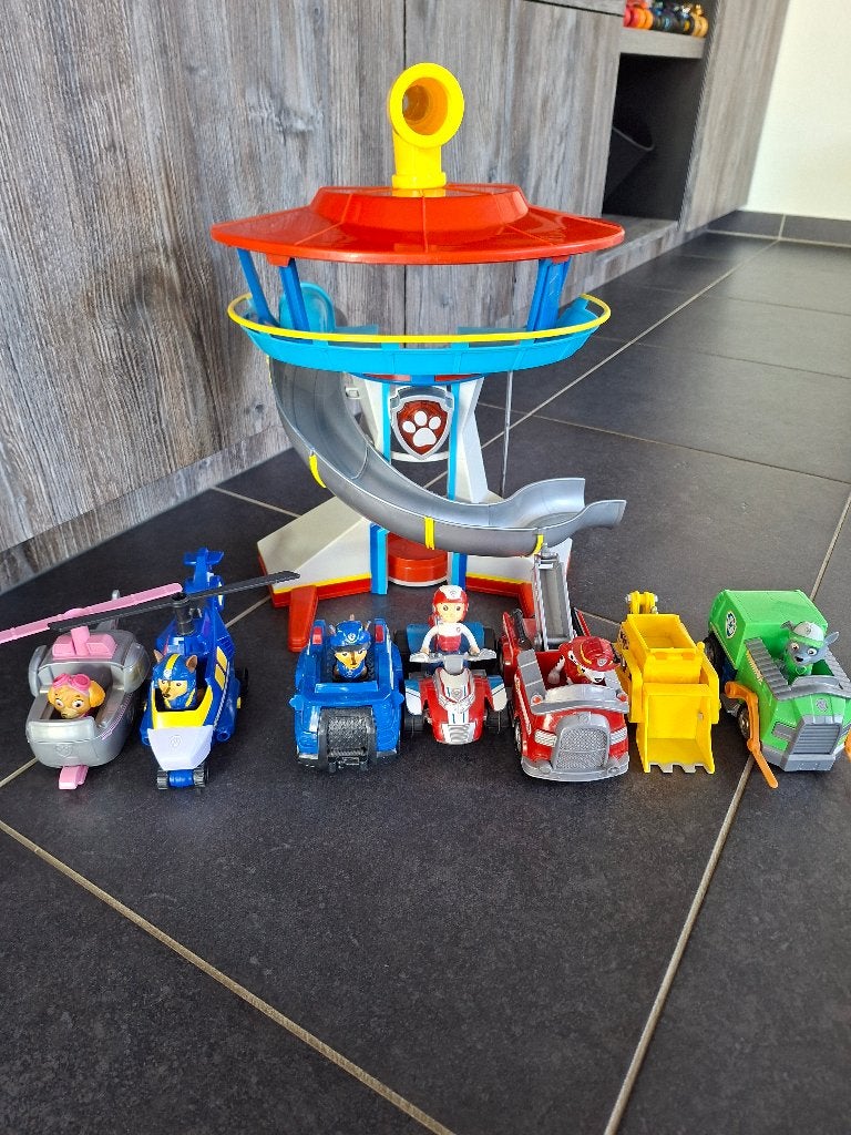 Uitkijktoren Paw Patrol + 5 wagens en 2 helikopters, Ophalen, Gebruikt