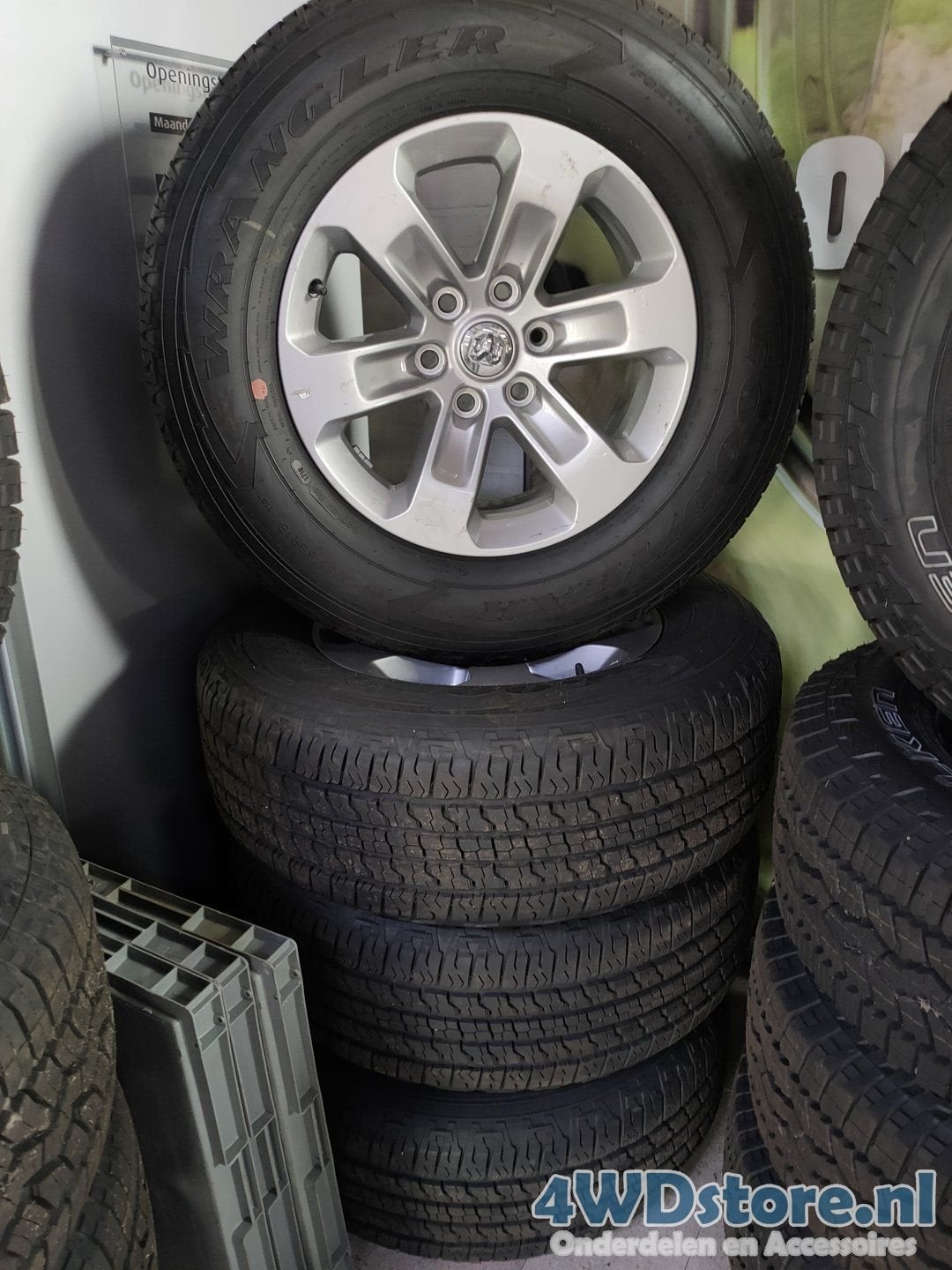 Dodge RAM 18 inch WRANGLER origineel NIEUW, Autos : Pièces & Accessoires, Pneus & Jantes, Neuf, Pneus et Jantes, Véhicule de tourisme