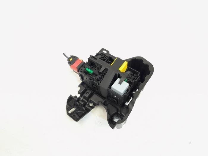 Boîte à fusibles d'un Peugeot 208, -, 3 mois de garantie, Utilisé, -