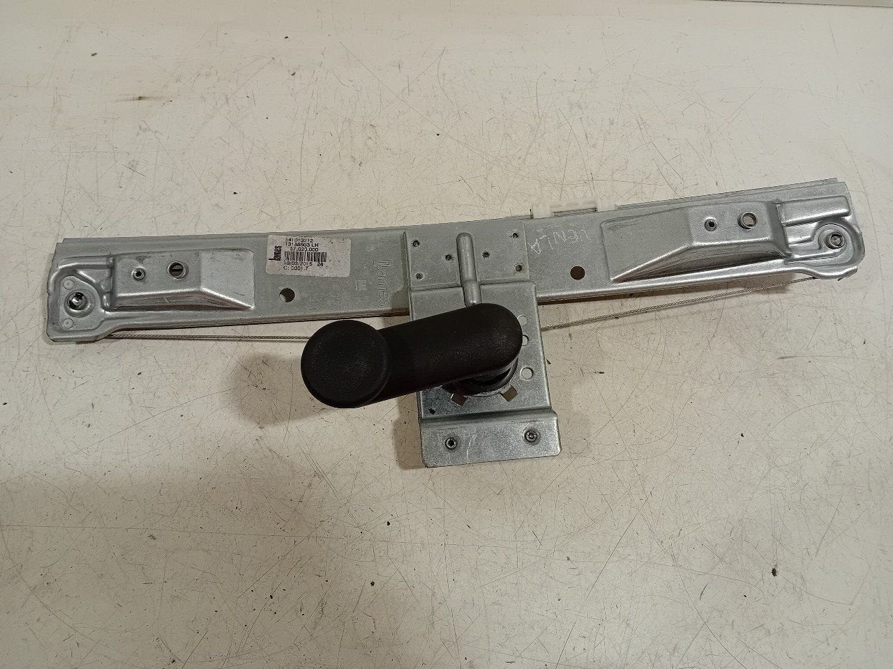 Raammechaniek links achter Opel Corsa, Onderdelen@venauto.nl, Van der Ven Autorecycling B.V., Ettenseweg 76, 4706 PB Roosendaal, The Netherlands