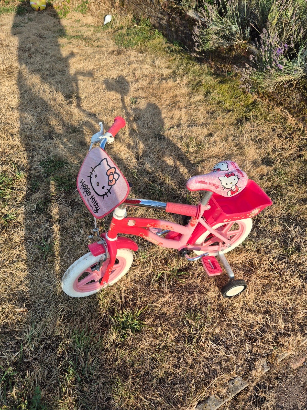 joli vélo pour petite fille, thème Hello Kitty, en bon état, Ophalen