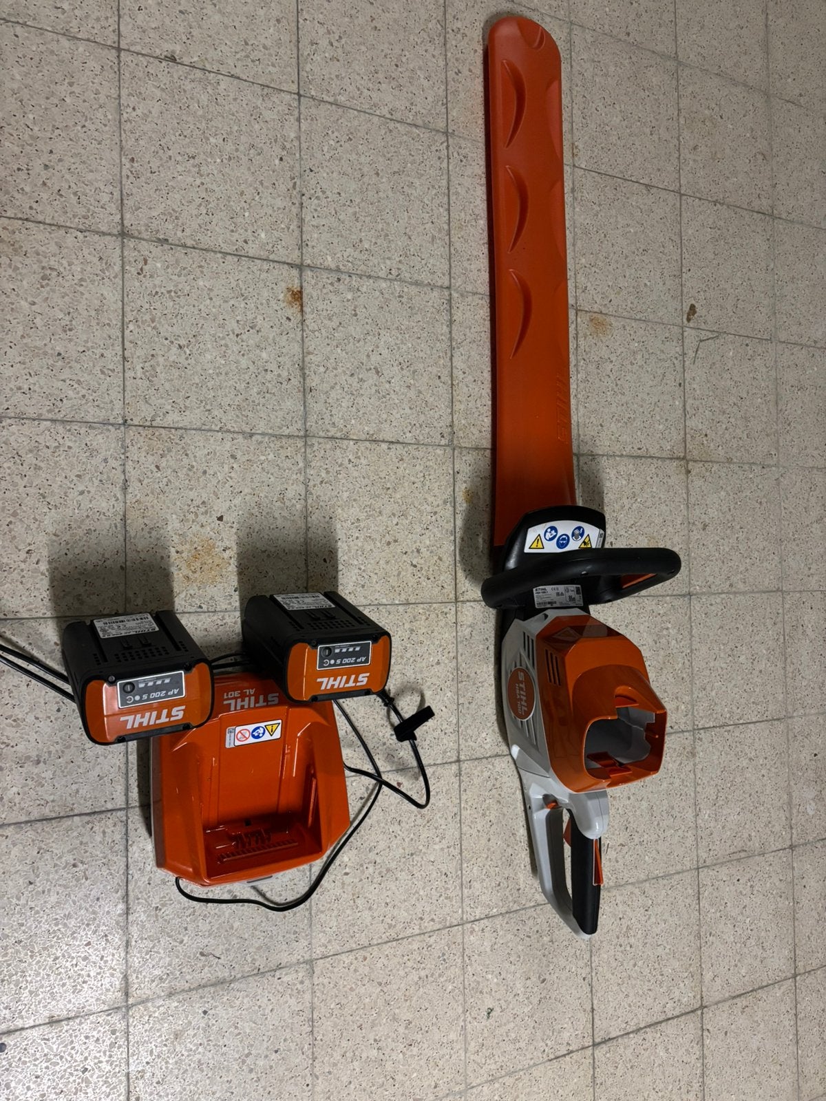 STIHL HSA 100 met 2 accu’s en oplader, Ophalen, Nieuw