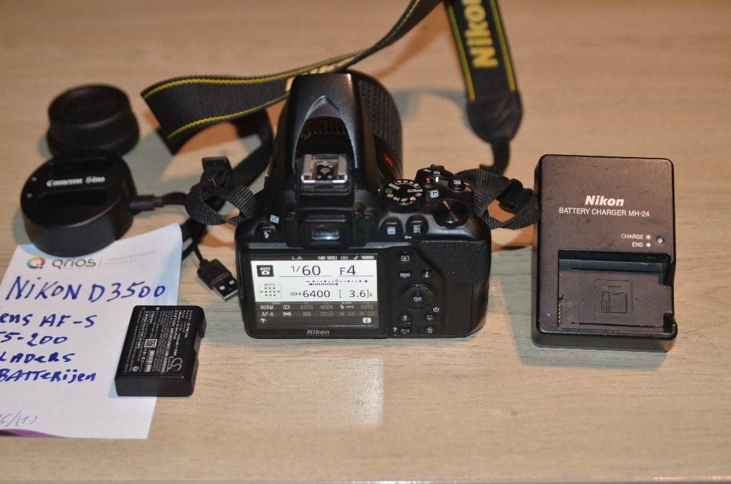 nikon d3500 met 55-200 lens, Enlèvement ou Envoi, Batterie, Utilisé, Stabilisation d'image