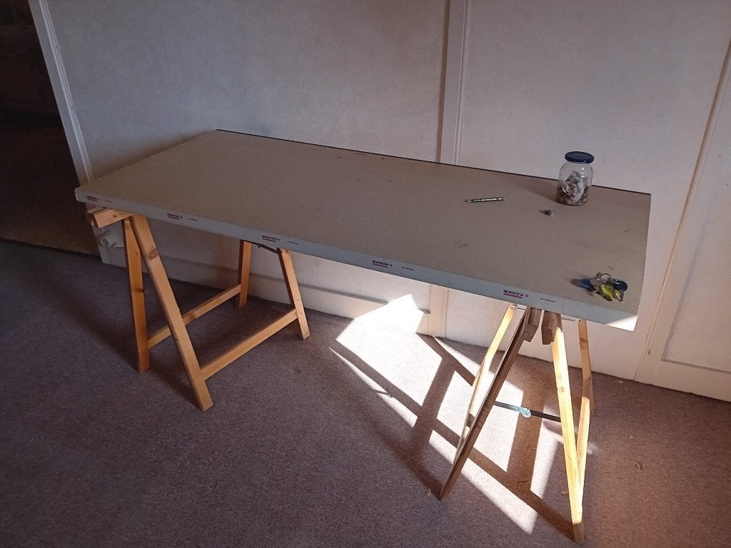Bureau avec pieds réglables, Huis en Inrichting, Bureaus, Ophalen, Demontabel, Gebruikt