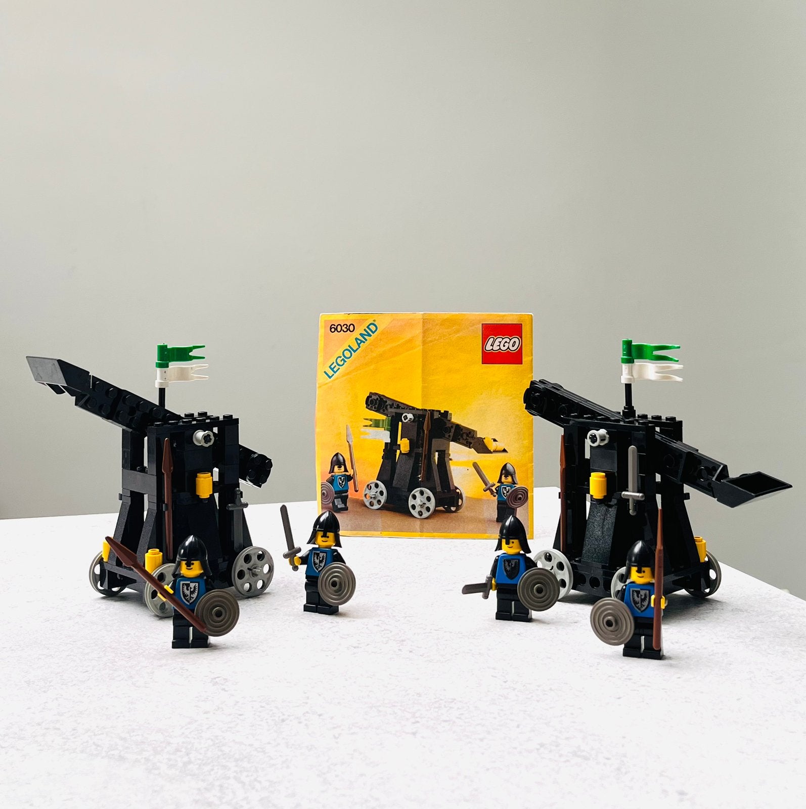 LEGO Castle 6030 Black Falcons Catapult – 2 sets + 1 boekje, Lego, Ophalen of Verzenden, Zo goed als nieuw, Compleet