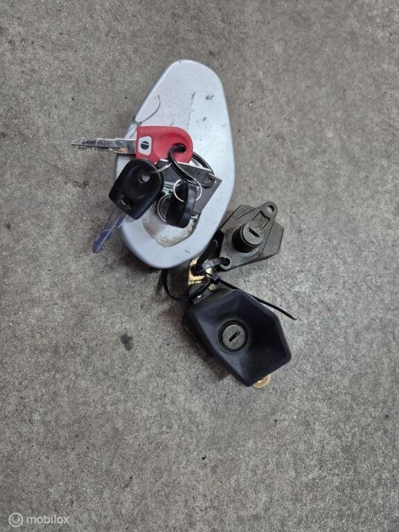 Tankdop buddyslot slot zijkap multistrada 3 sleutels 999 749, Motos, Pièces | Ducati, Utilisé, Enlèvement ou Envoi