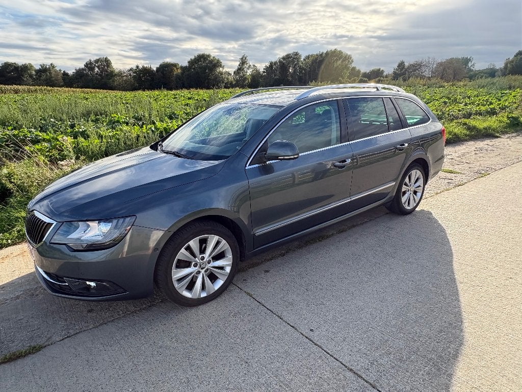 Skoda Superb Combi, Cuir, Achat, Noir, 5 portes
