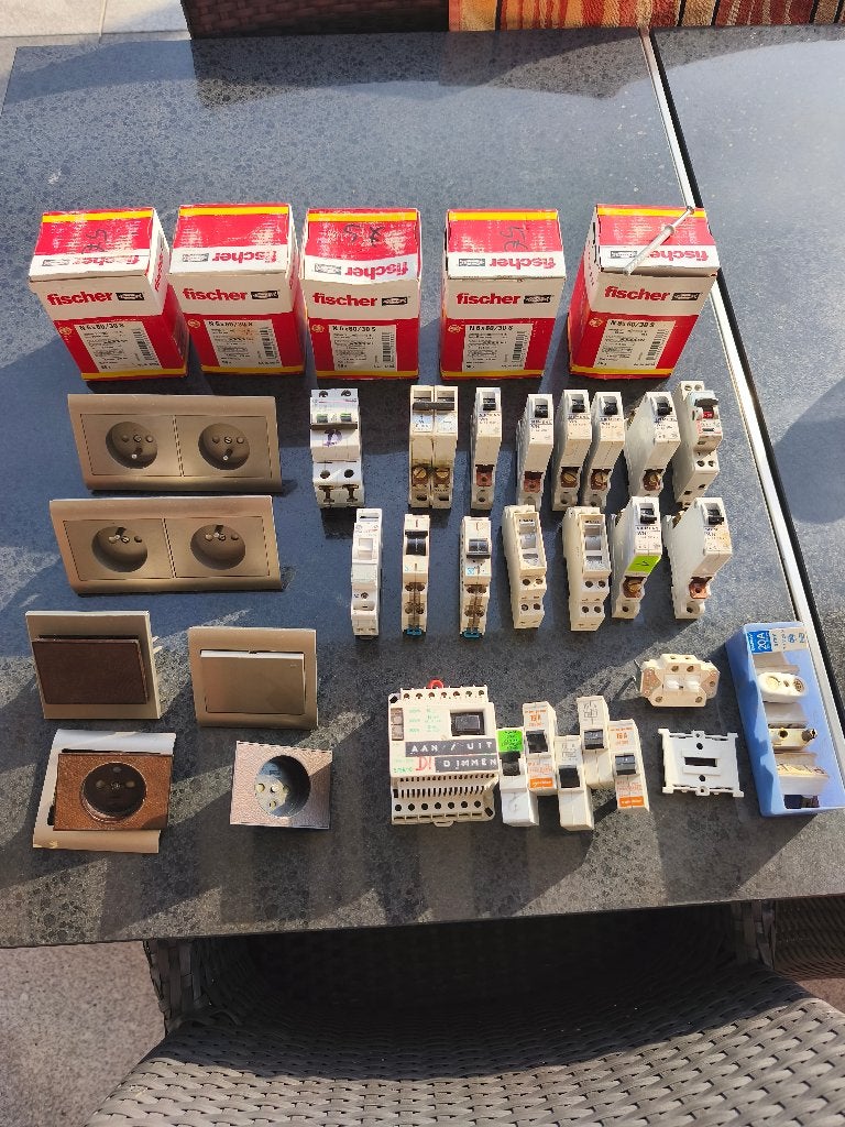 Elektrische zekeringen enz, Doe-het-zelf en Bouw, Elektriciteit en Kabels, Ophalen, Gebruikt, Overige merken, Overige typen