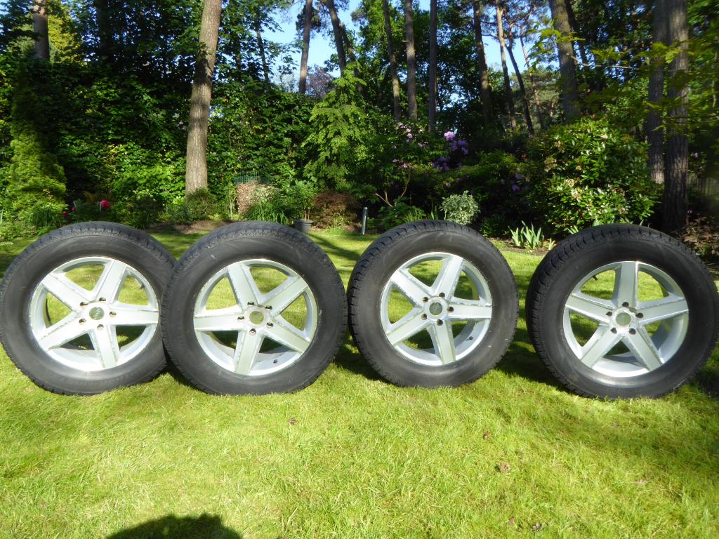 Winterbanden met velgen, Jeep Grand Cherokee, Auto-onderdelen, Banden en Velgen, Ophalen, 18 inch, Gebruikt, Velg(en)
