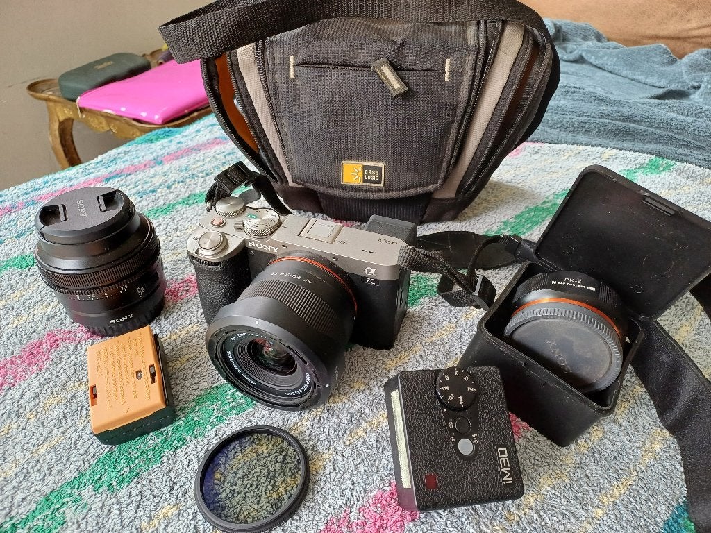Sony Alpha 7Cii Silver - Sony G 40/2.5 - Viltrox AF 20//2.8, TV, Hi-fi & Vidéo, 33 mégapixels, Enlèvement ou Envoi, Pare-soleil