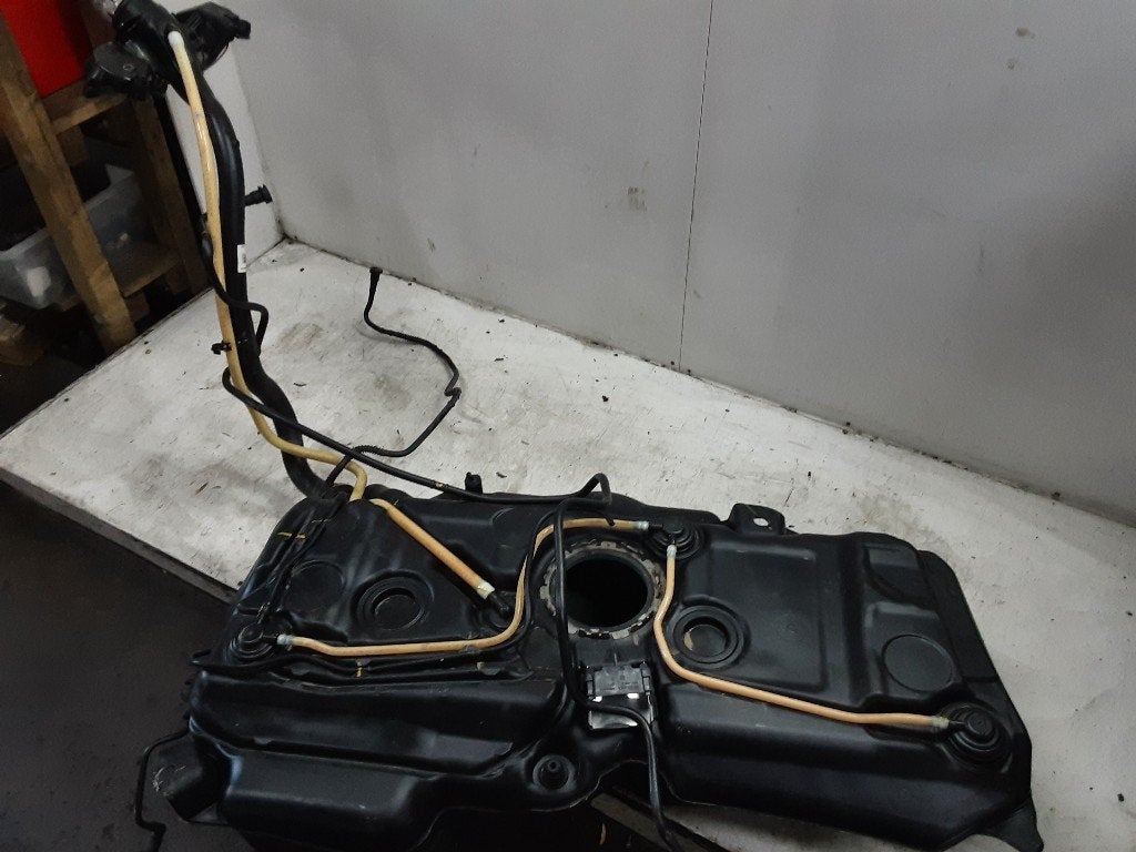 RESERVOIR CARBURANT Audi Q3 (F3B) (5QF201021GD), Auto-Union-Straße  1,
85057  Ingolstadt, DE, Info@audi.de, Audi, Utilisé