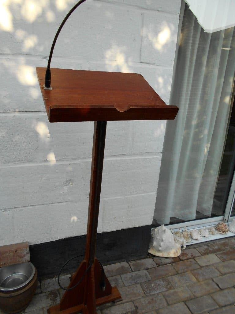 kerk lezenaar, boekendrager, lutrin,  hout 40 euro, Ophalen
