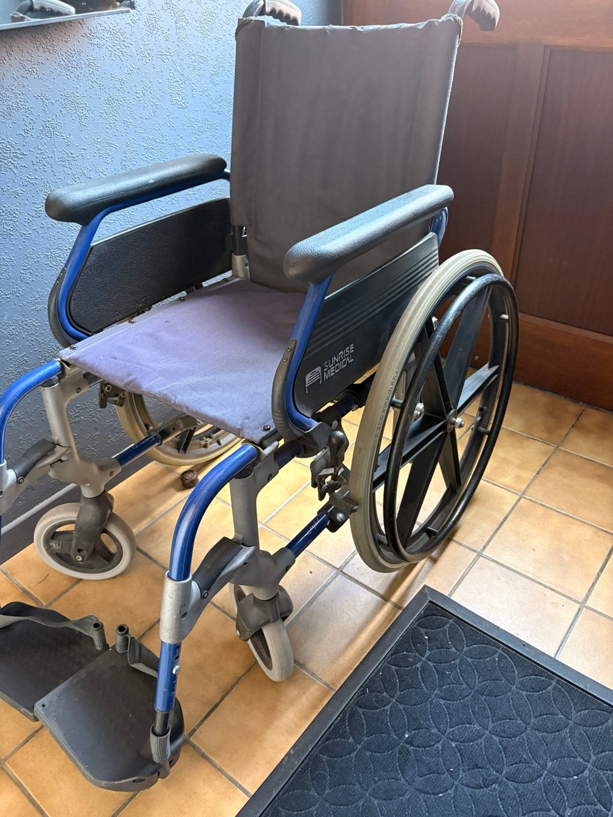 Chaise roulante, Divers, Chaises roulantes, Enlèvement, Pliant, Utilisé, Fauteuil roulant à pousser