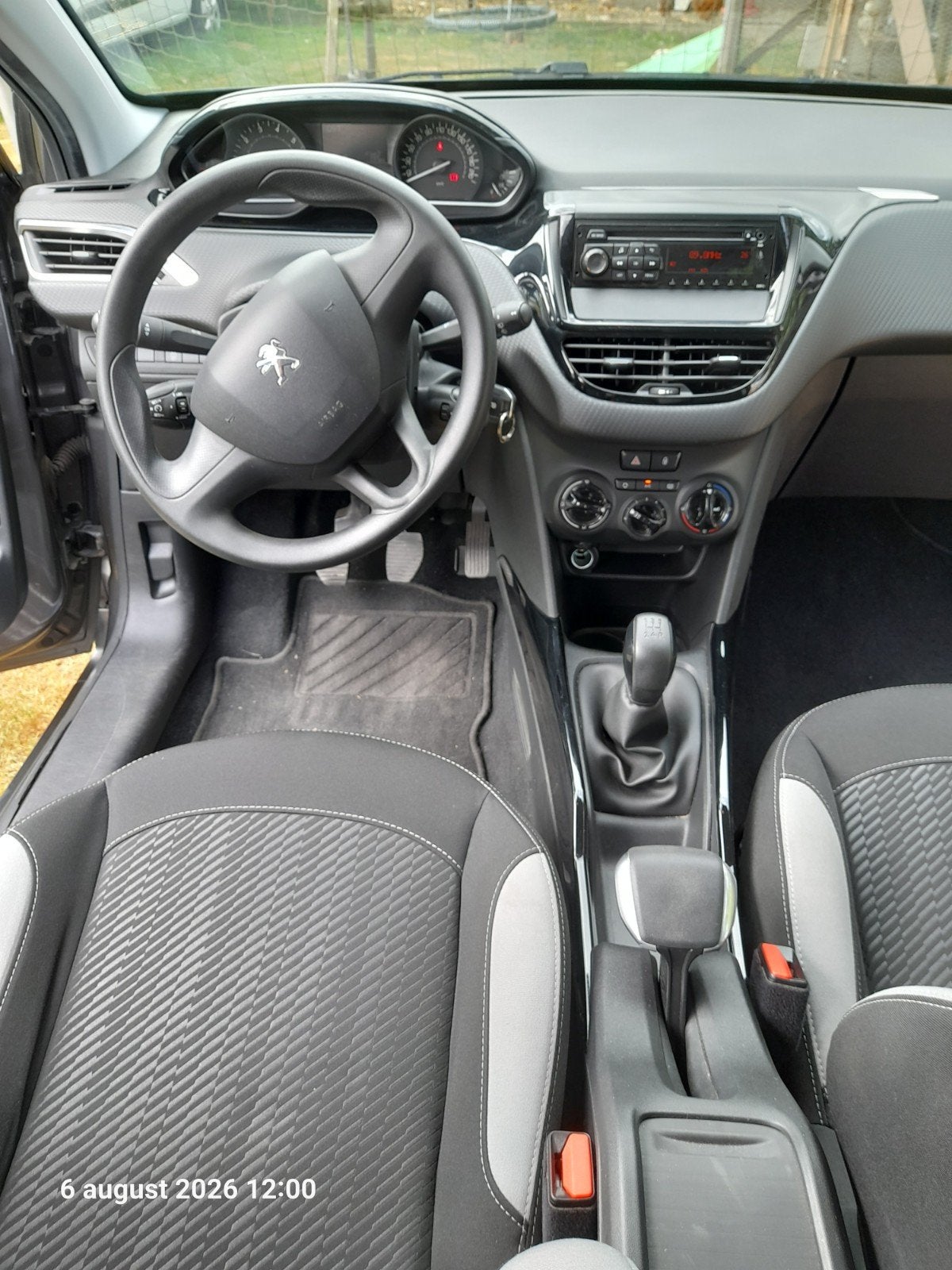 Peugeot 2008 met 36000km 0493 811 662, Auto's, Voorwielaandrijving, Dealer onderhouden, Adaptieve lichten, Blauw
