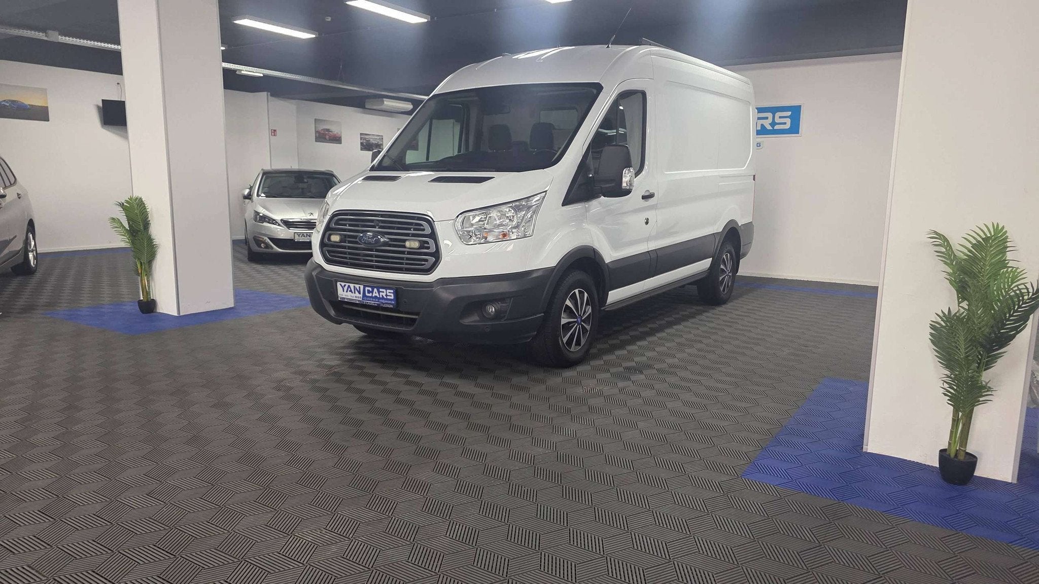 Ford Transit 350 L2H2 2.0 TDCi 170 · Distribution neuve ·, Autos, Euro 6, Entreprise, 3 places, Boîte manuelle