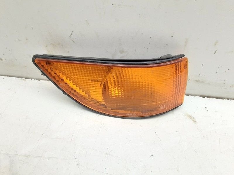 CLIGNOTANT DROIT Mitsubishi Colt (C5) (01-1988/05-1992), Utilisé, Mitsubishi