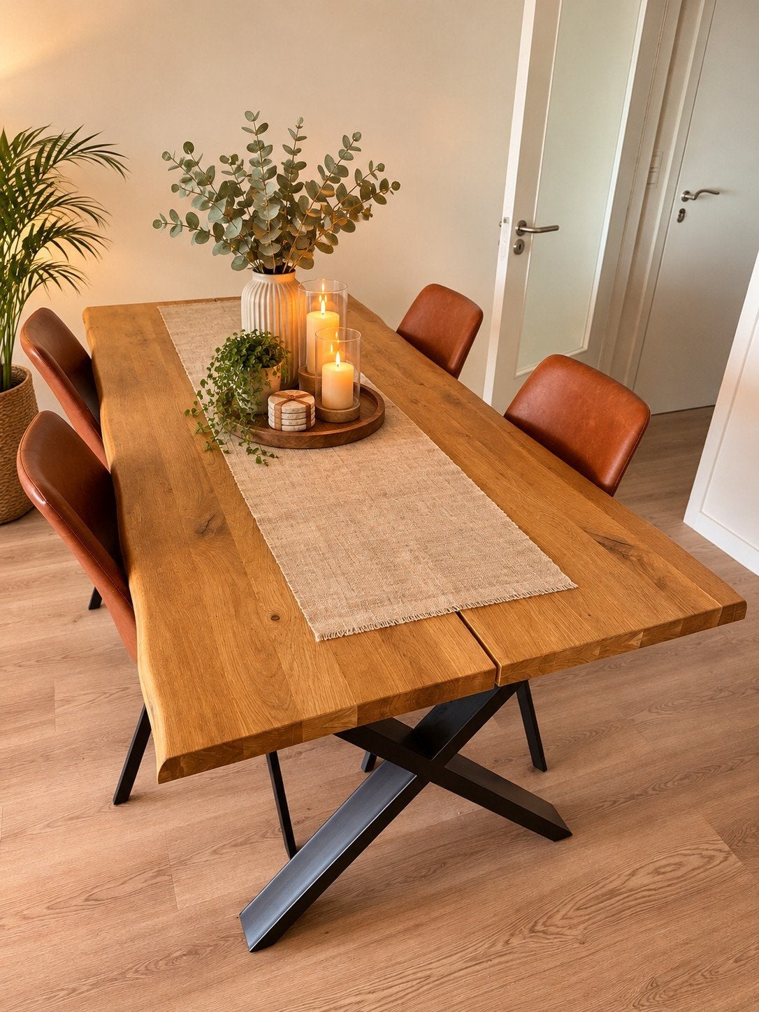 mooie volle eiken tafel met moderne zwarte ijzere poten, Ophalen of Verzenden, Vijf personen of meer, Eikenhout