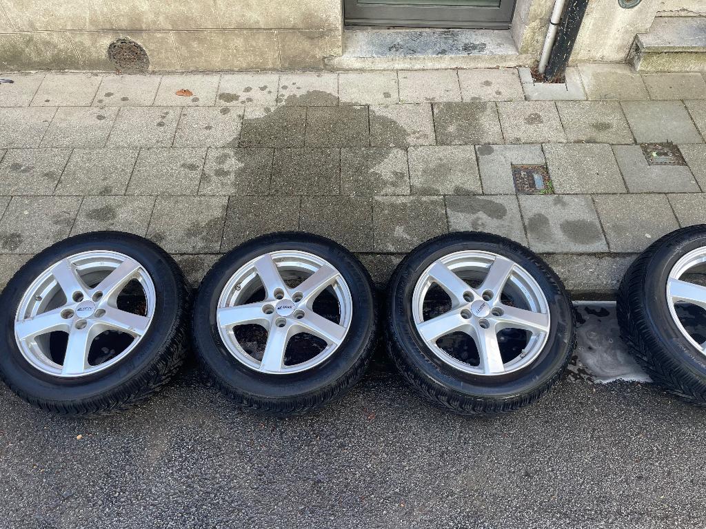 Topstaat 4x Michelin Winterbanden op Alu Velgen (205/55 R16), Autos : Pièces & Accessoires, Pneus & Jantes, Pneus hiver, 16 pouces
