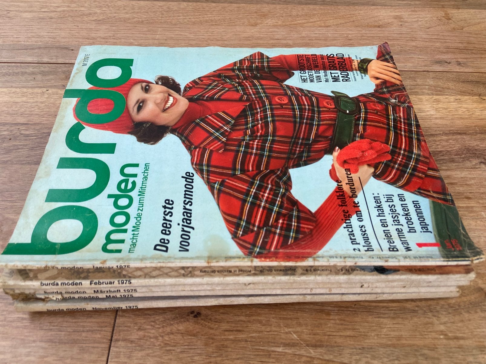 Burda naaimagazines jaargang 1975 in mooie staat, Hobby en Vrije tijd, Kledingpatronen, Ophalen of Verzenden, Zo goed als nieuw