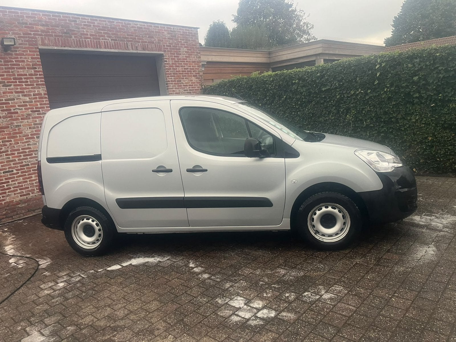 BTW wagen  met ingemaakte schabben, Autos, Argent ou Gris, Achat, Euro 6, 3 places