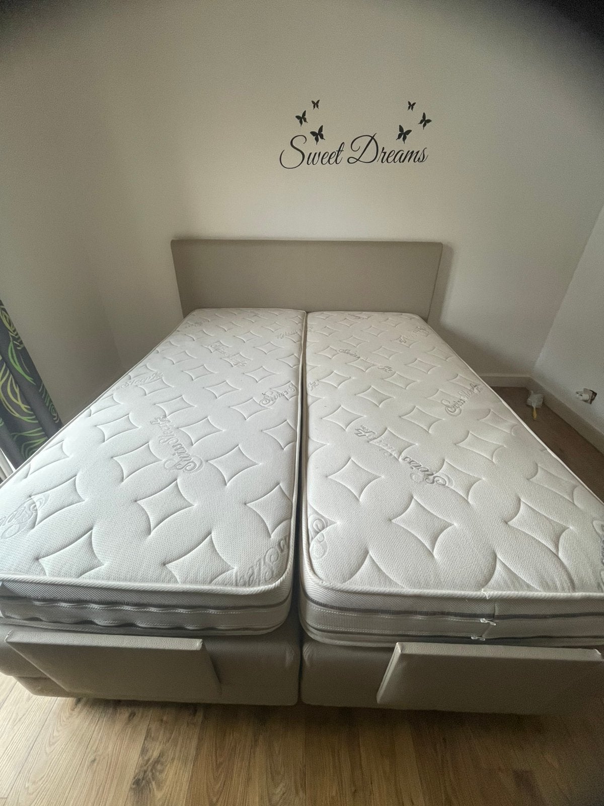 Lederlook Nube Dark Beige boxspringset SwisSleep elektrisch, Ophalen, Gebruikt, Beige, 200 cm