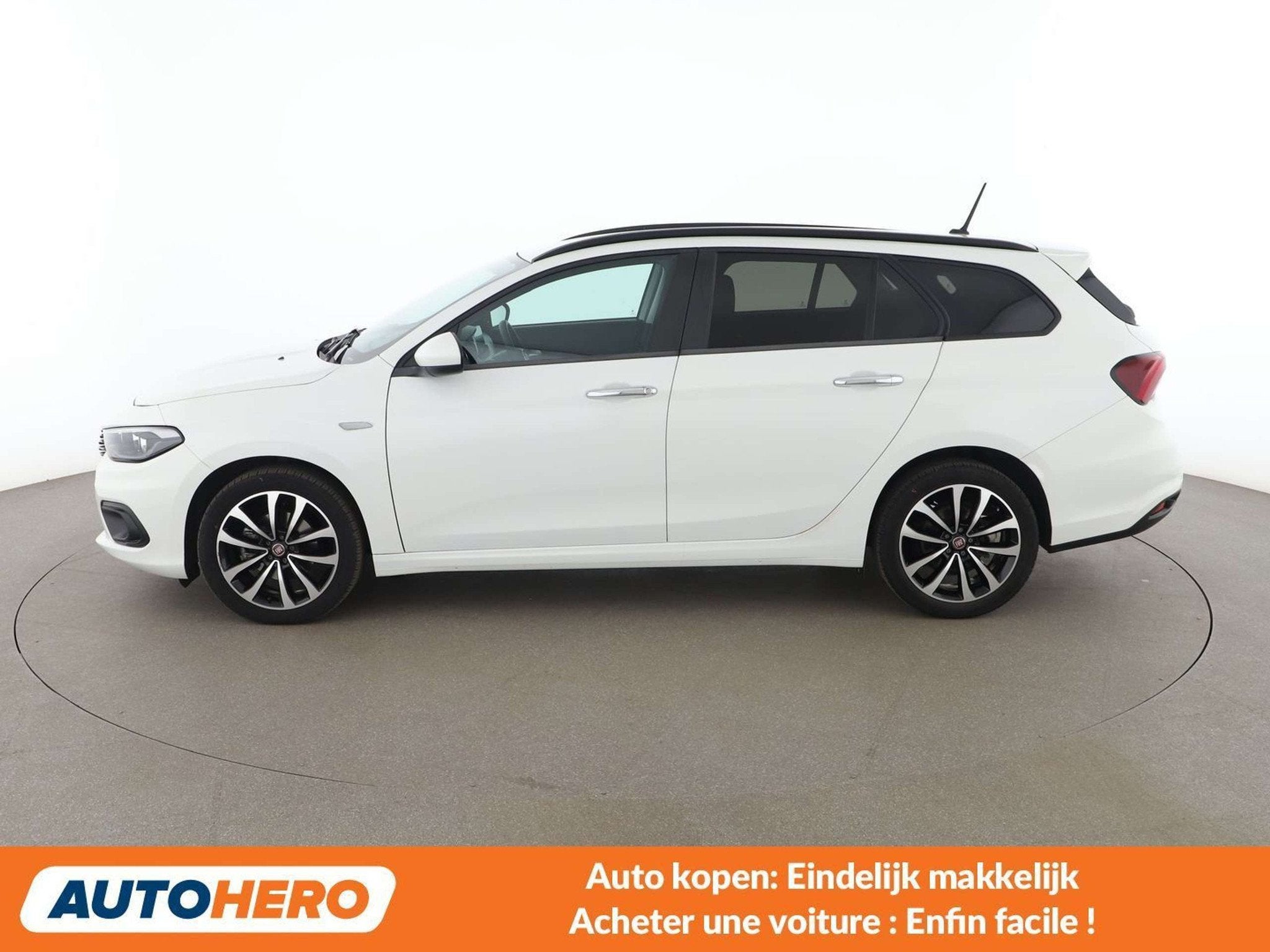 Fiat Tipo 1.4 Turbo Lounge (année de construction 2020), Autos, Fiat, Euro 6, Boîte manuelle, Noir, 5 portes