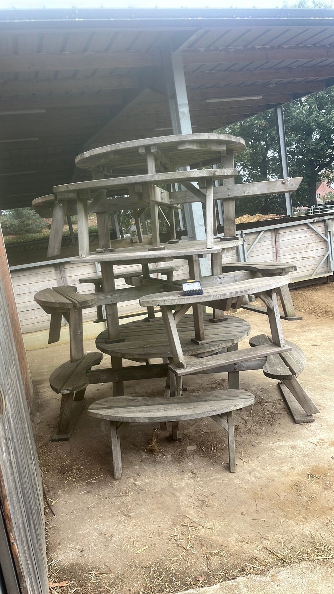 Ronde picknicktafels, Ophalen, Gebruikt, Rond, Hout