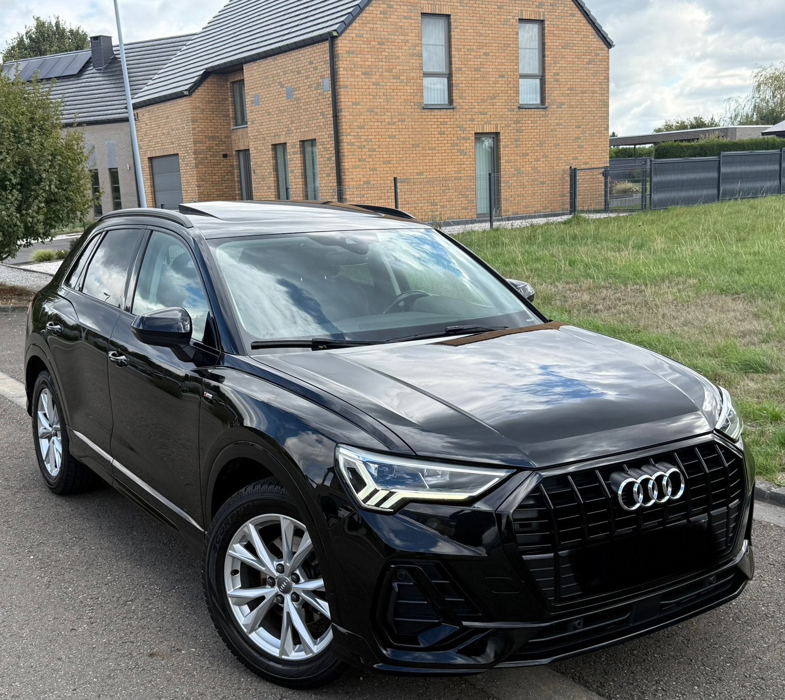 Audi Q3 s-line 35 tfsi * 2020 * Full options !, Phares entièrement LED, Achat, Carnet d'entretien, Noir