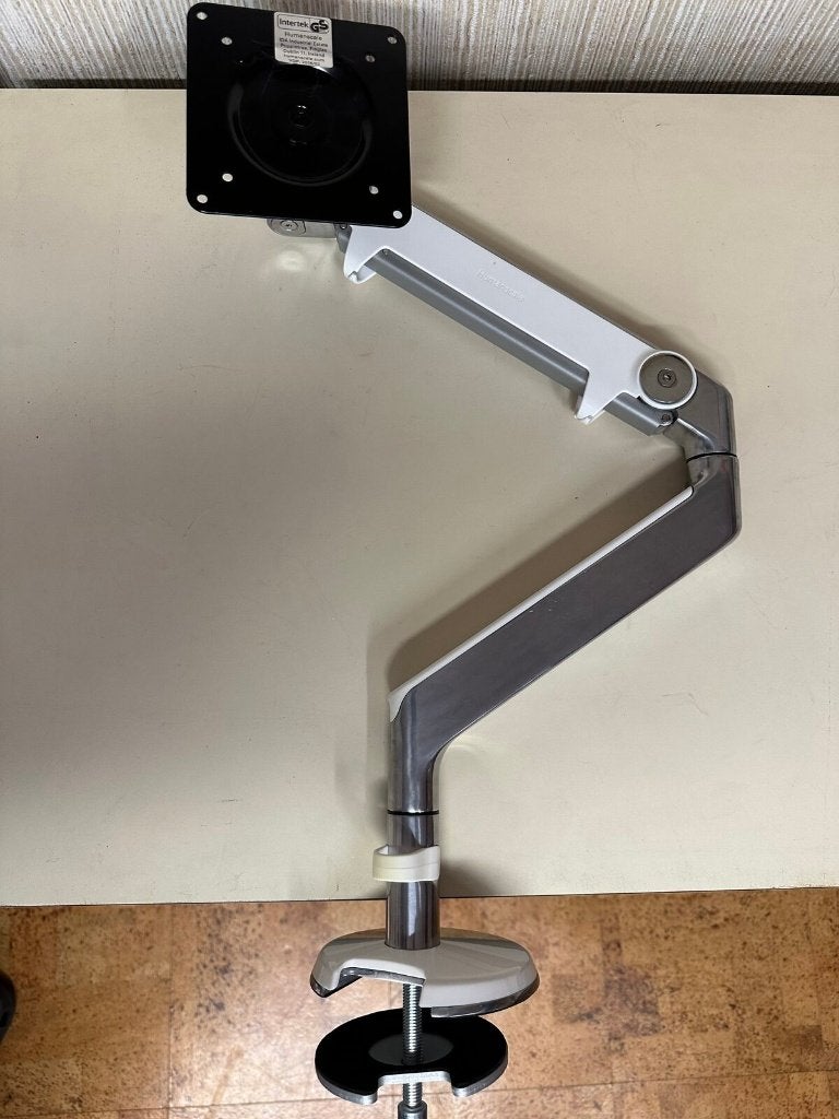 Humanscale monitor-arm - klemmontage - werkt perfect, Computers en Software, Ophalen of Verzenden, Gebruikt