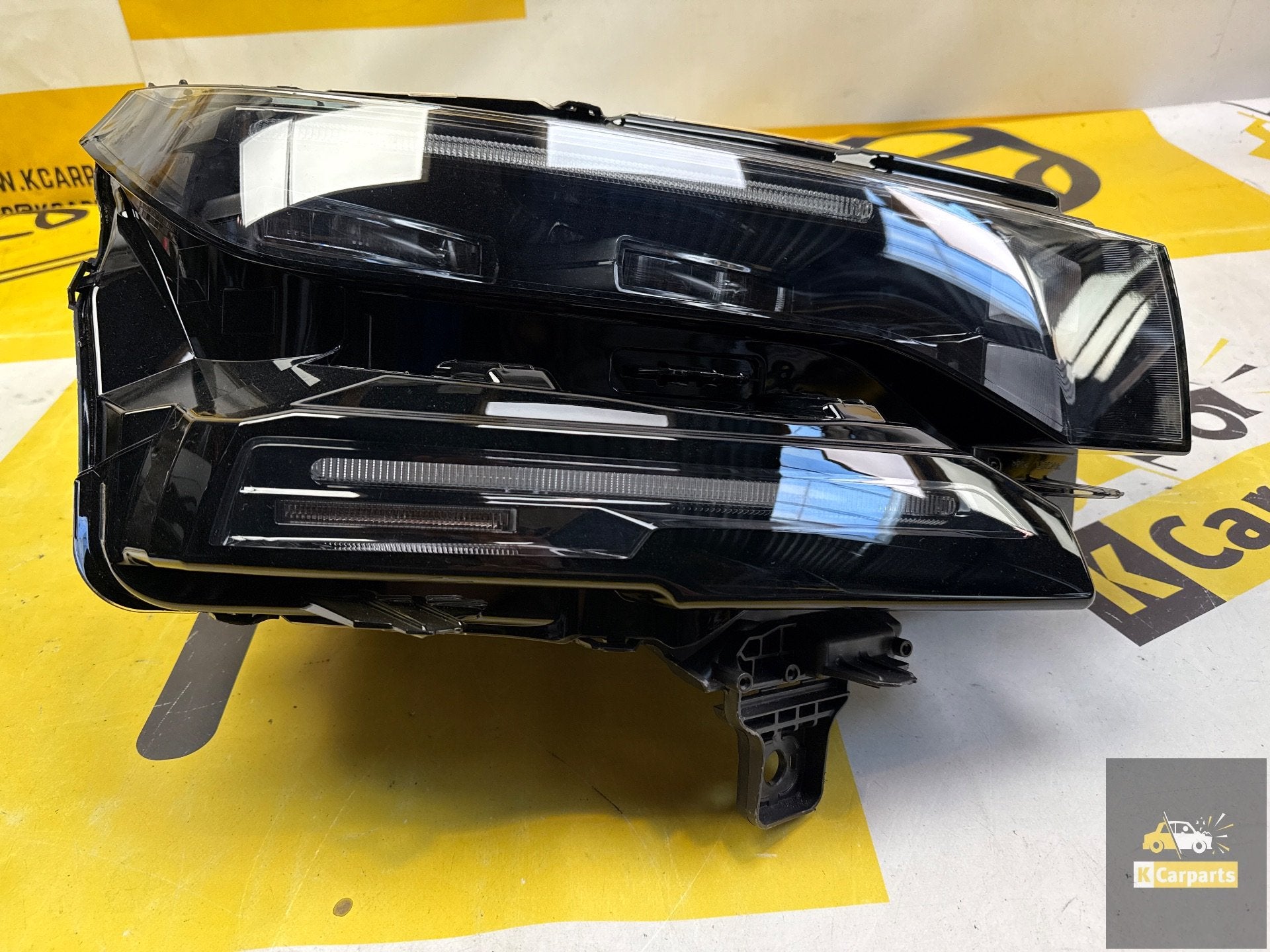 Citroen e-C5 AIRCROSS 25-KOPLAMP RECHTS ORIGINEEL, Gebruikt, Citroën, Stellantis N.V., Taurusavenue 1
2132 LS  Hoofddorp, NL