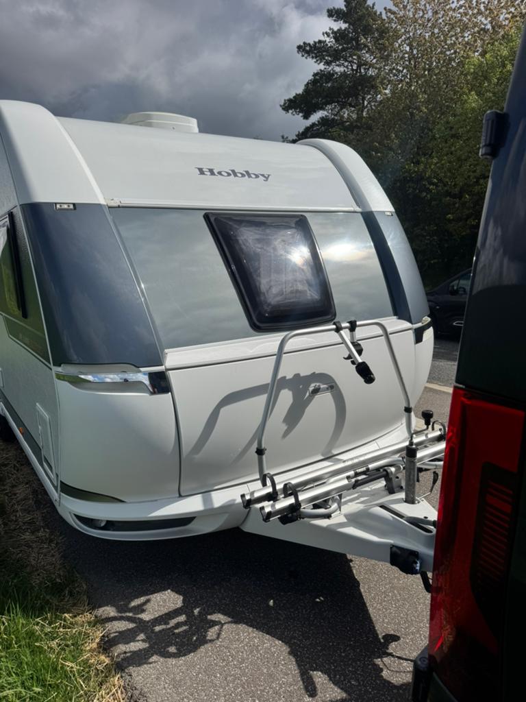 Hobby 560 kmfe, Caravans en Kamperen, Caravans, Particulier, Hobby, Stapelbed, Airco, Ophalen