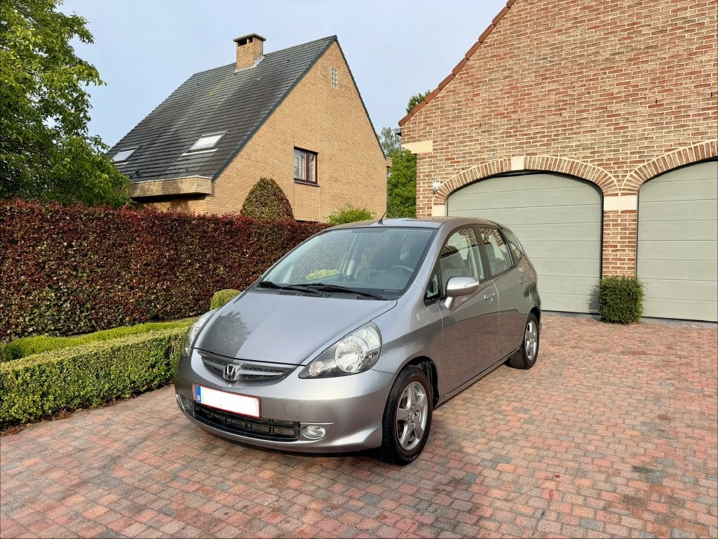 Honda Jazz 1.3i AC 1er proprio Carnet Etat exceptionnel!, Autos, Argent ou Gris, Boîte manuelle, Entretenue par le concessionnaire