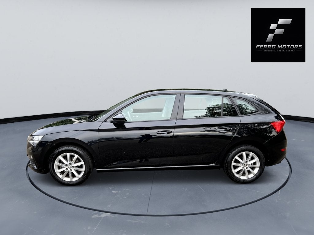 SKODA SCALA 2023 BENZINE AUTOMAAT 55DKM GARANTIE, Auto's, Automaat, Bi-Xenon koplampen, Scala, Zwart